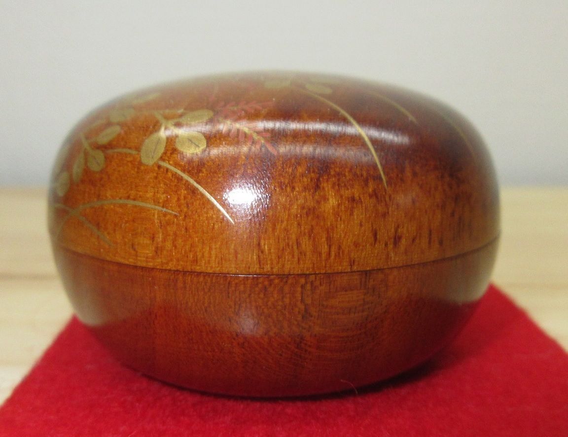送料込【逢絢亭】茶道具 大棗 山中塗 金襴手蒔絵 木製 中村恭蔵 共箱入り 逢絢亭・新品】茶道具 香合 山中塗 秋草蒔絵 木製 塚本規義 共