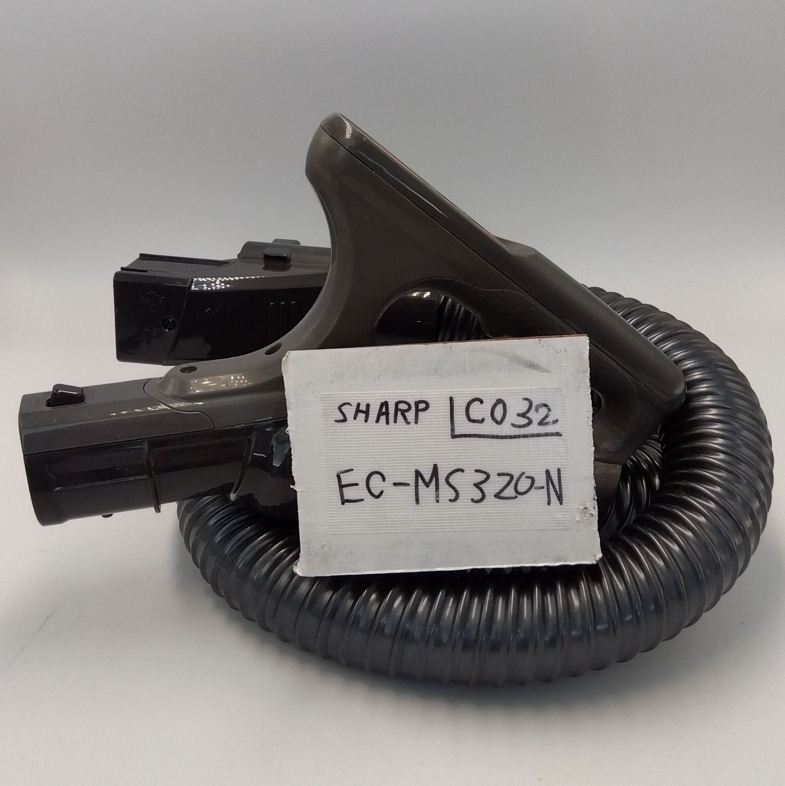 簡易清掃済】SHARP （型番：EC-MS320-N） 掃除機 ホース 管 蛇腹 じゃばら スイッチ クリーナー シャープ （色：黒 ブラック） -  メルカリ