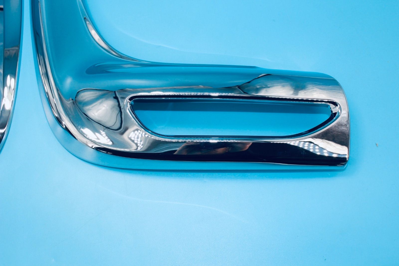 リアバンパーガーニッシュ