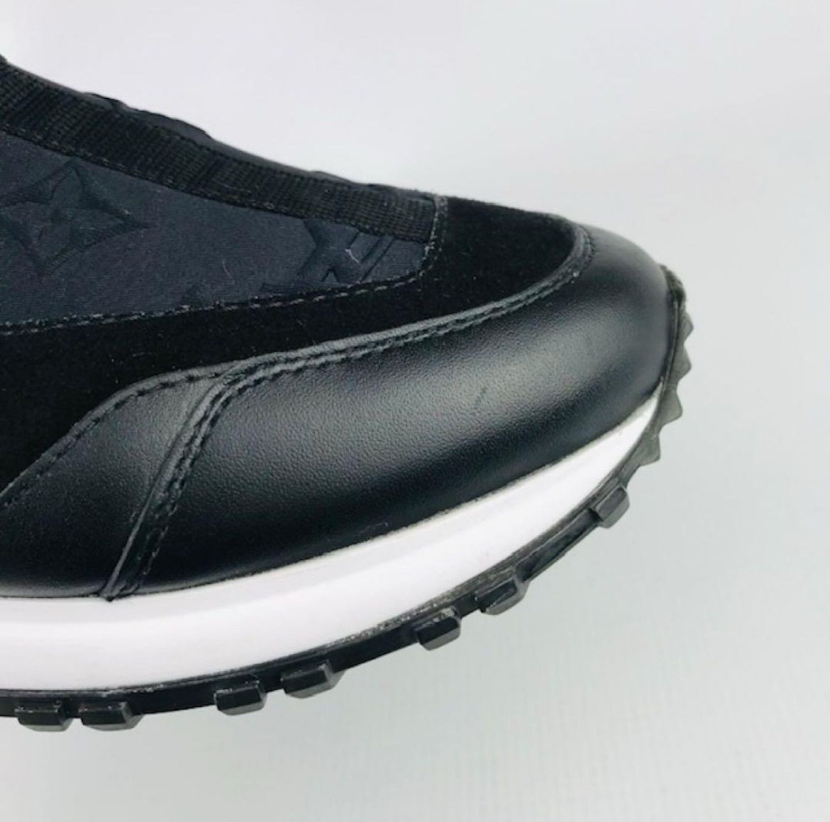 LOUIS VUITTON ルイヴィトン ランアウェイライン レディース レザー切替しファブリックコンビ エンボス加工モノグラム LVサークル ブランドロゴ スニーカー 35.5 イタリア製 カジュアル レディースシューズ ブラック ブランド KIN-KAAI_COM