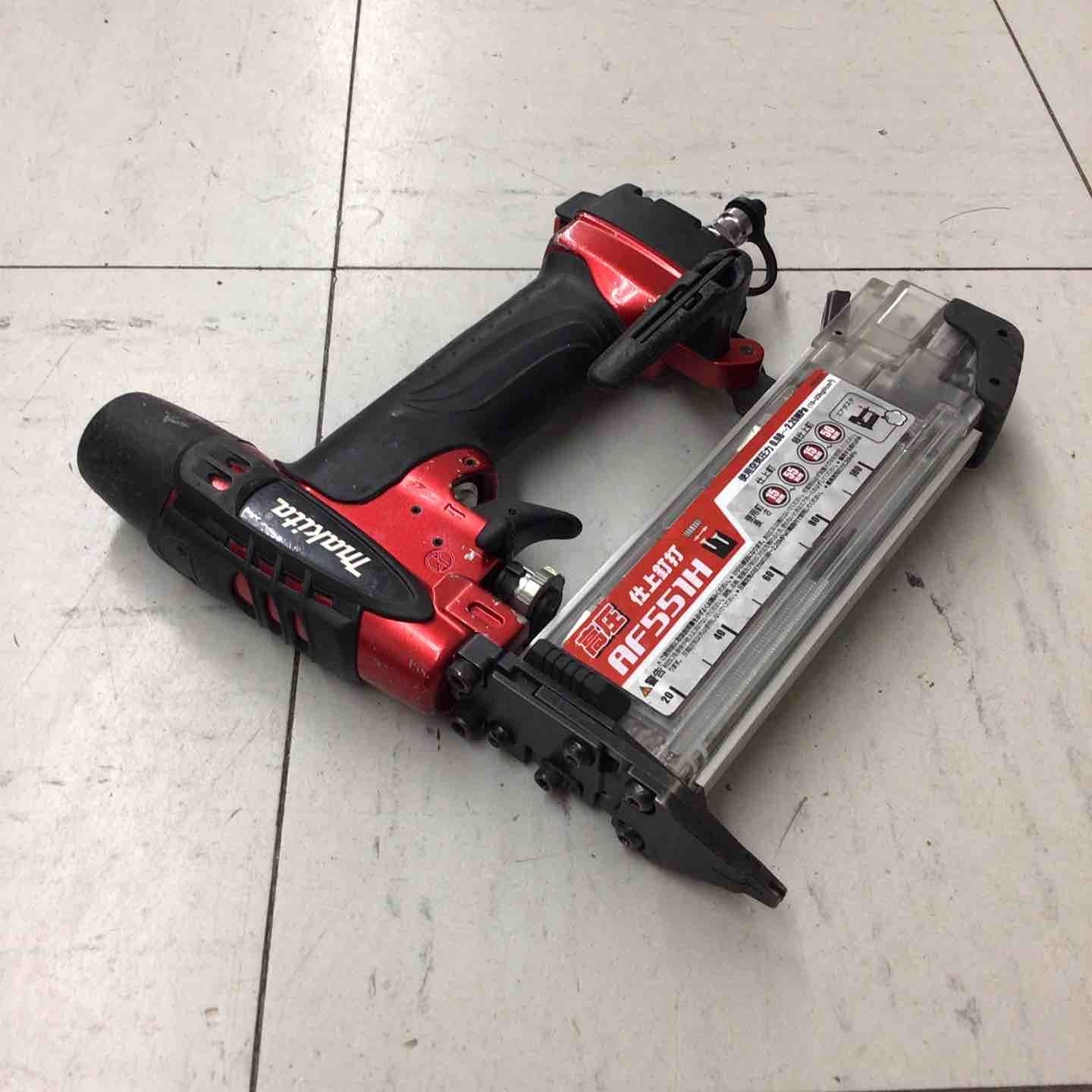 中古品】 マキタ/makita 高圧フィニッシュネイラ AF551H 【鴻巣店】 中古品】 マキタ/makita 高圧フィニッシュネイラ AF551H 【鴻巣店】