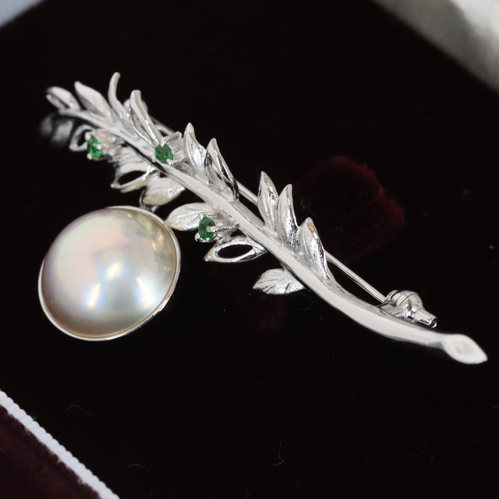田崎真珠 マベパール エメラルド リーフ シルバー ブローチ/24-2444箱