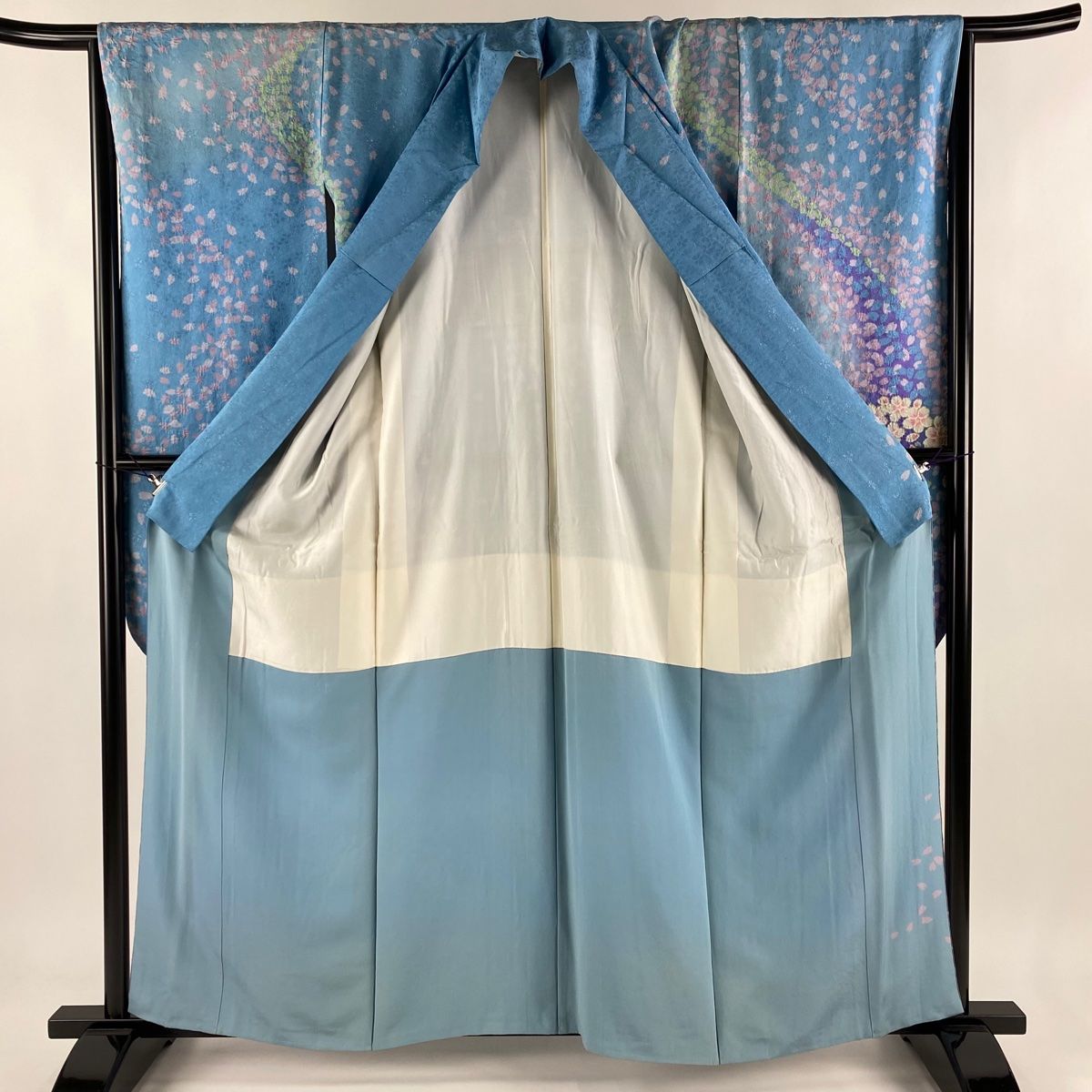 振袖 身丈161.5cm 裄丈66cm M 袷 桜 桜の花びら 銀通し ぼかし 水色  