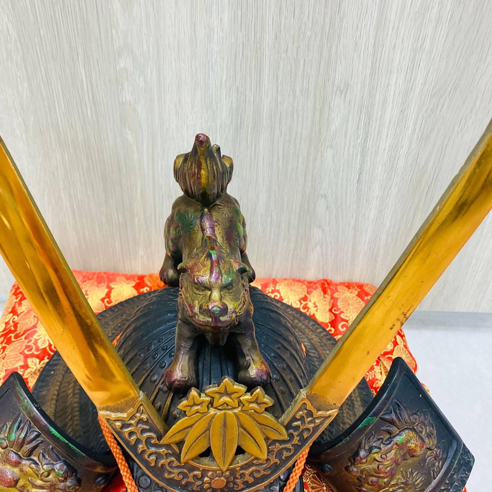 A【箱付き】源九郎義経 長鍬型獅子頭の兜 出世兜 インテリア