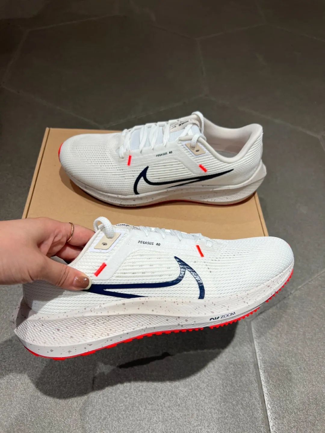 新品NIKE ナイキウイメンズエア ズーム ペガサス40 プレミアム