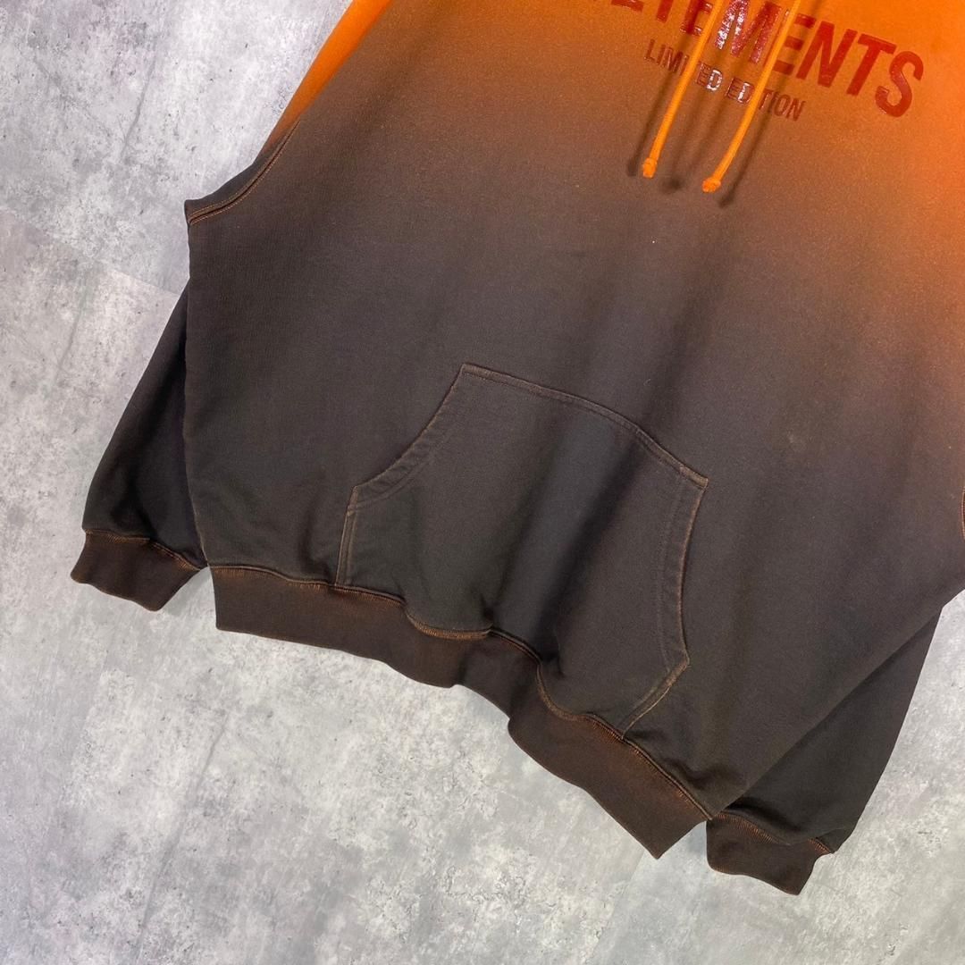 VETEMENTS』ヴェトモン (S) グラディエントロゴ パーカー - メルカリ