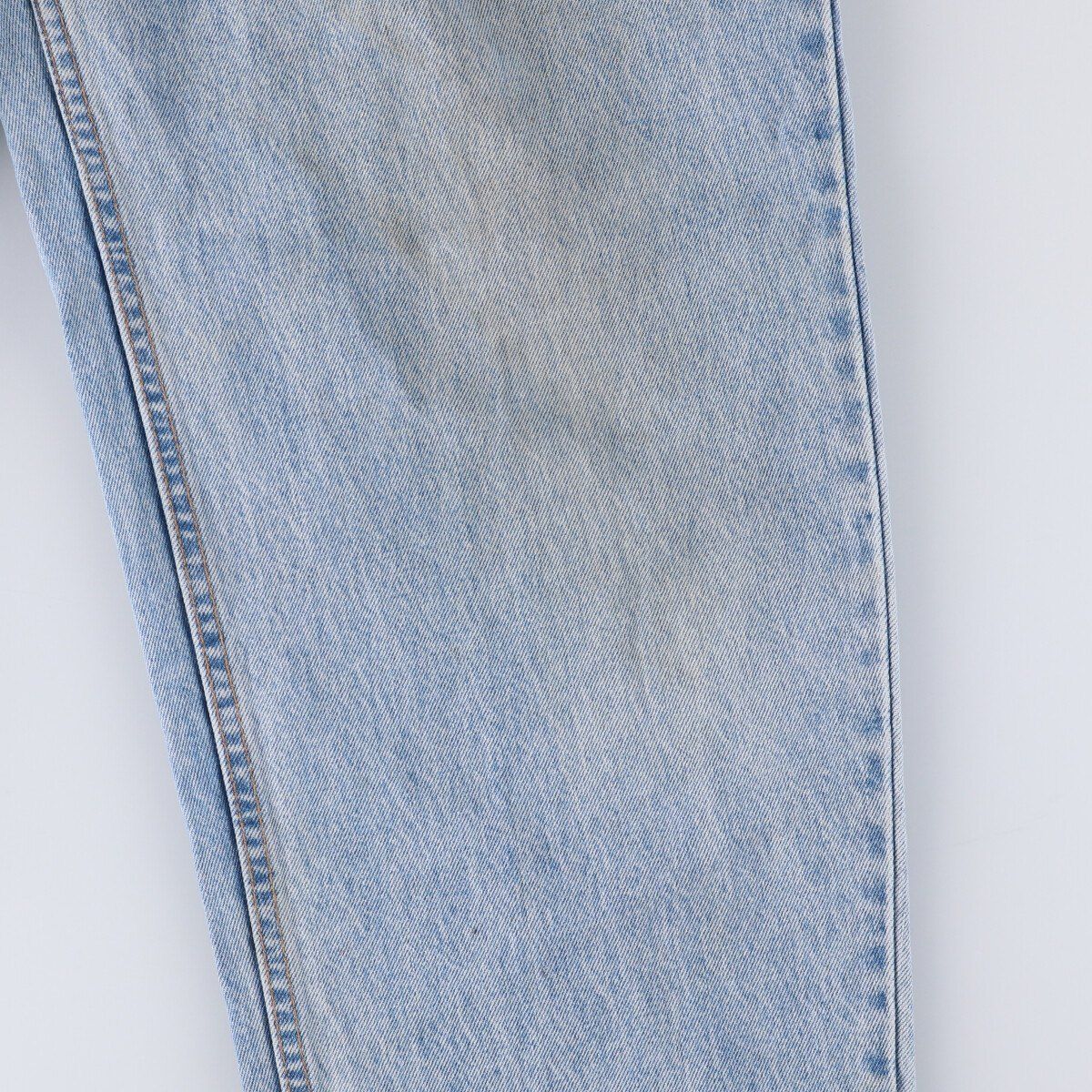 テーパードデニムパンツ