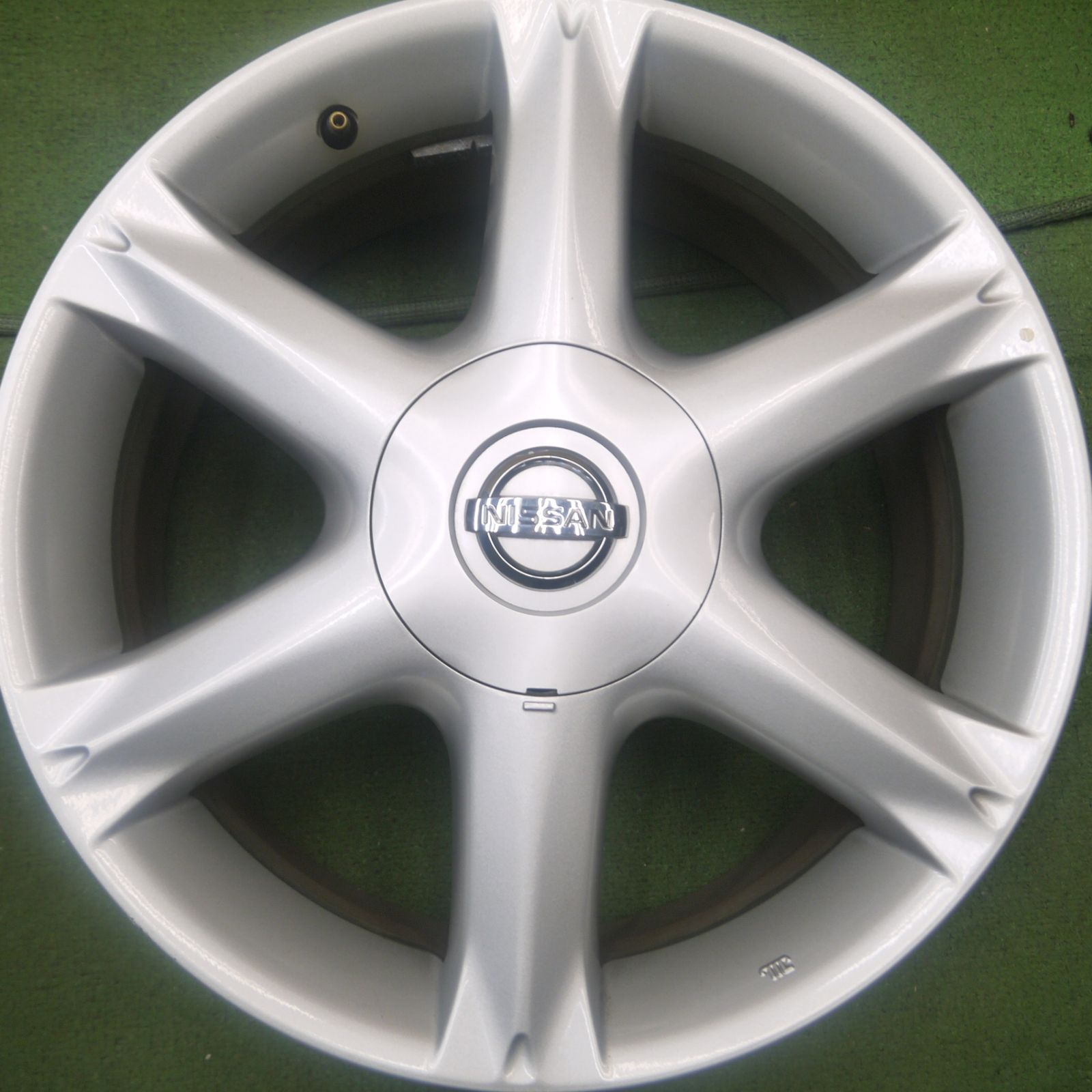 【特価】日産 アルミホイール 50シーマ純正17インチ FIREHAWK WIDE(4本)【中古】(508815001)