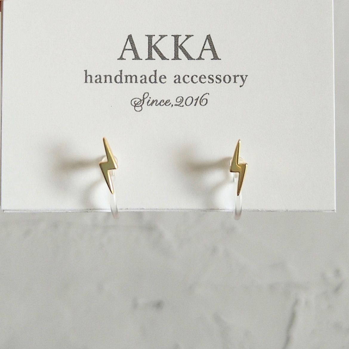 18 kgp◆Thunder  earring イナズマの一粒イヤリング①　一粒ピアス　樹脂イヤリング　樹脂ピアス　金属アレルギー　ノンホールピアス　雷　サンダー　稲妻　カミナリ　シルバー925