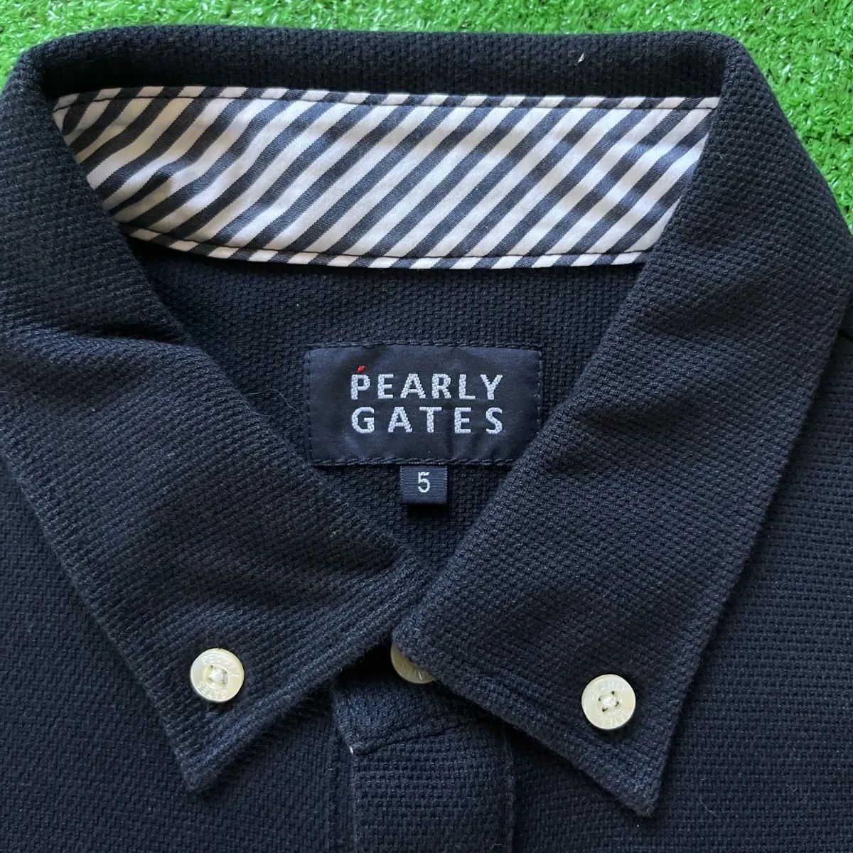 サイズ：5 PEARLY GATES パーリーゲイツ  長袖ポロシャツ ボタンダウン  ブラック系 [240101365611] ゴルフウェア メンズ ストスト PEARLY GATES パーリーゲイツ 長袖 ロゴ刺繍 コットン混 ボタン