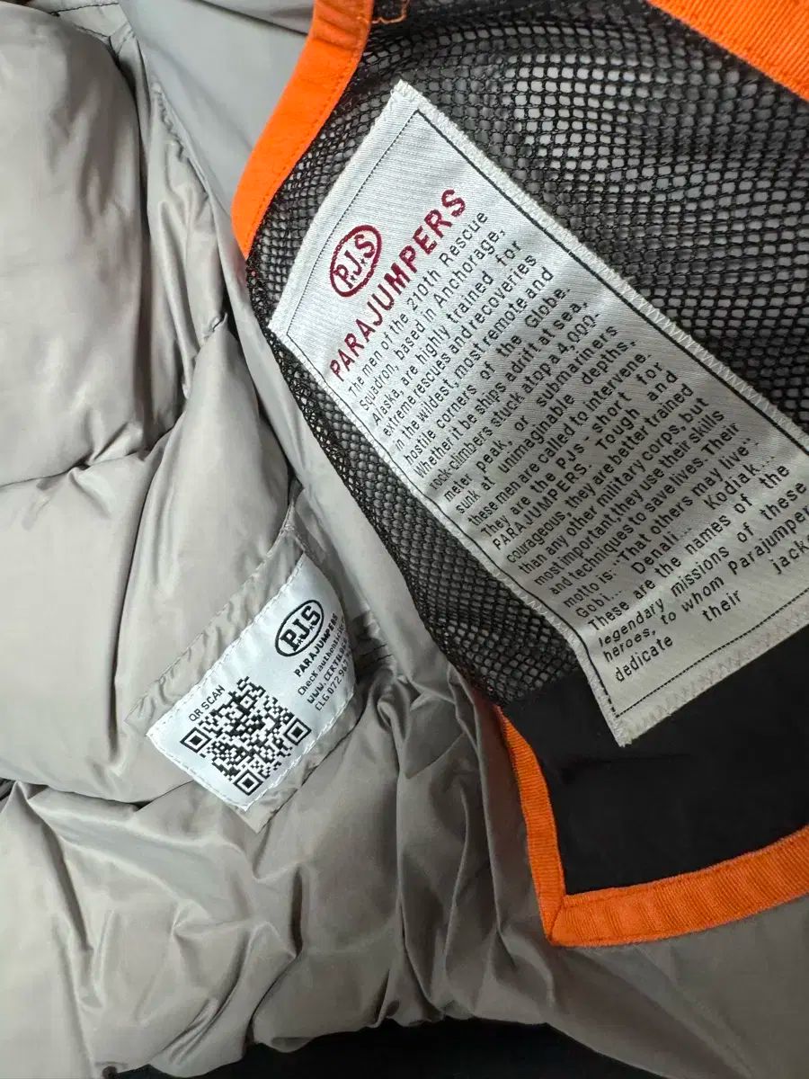 PARAJUMPERS