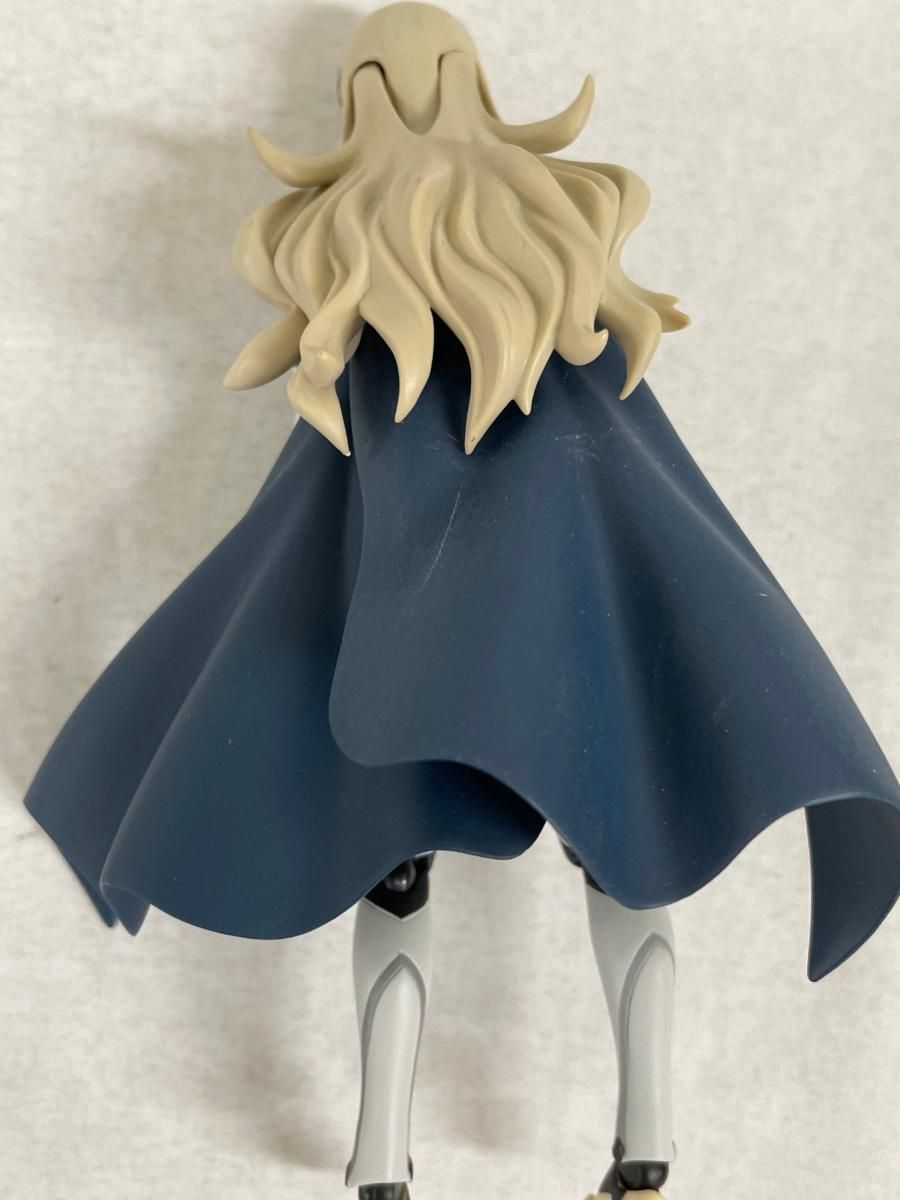 女