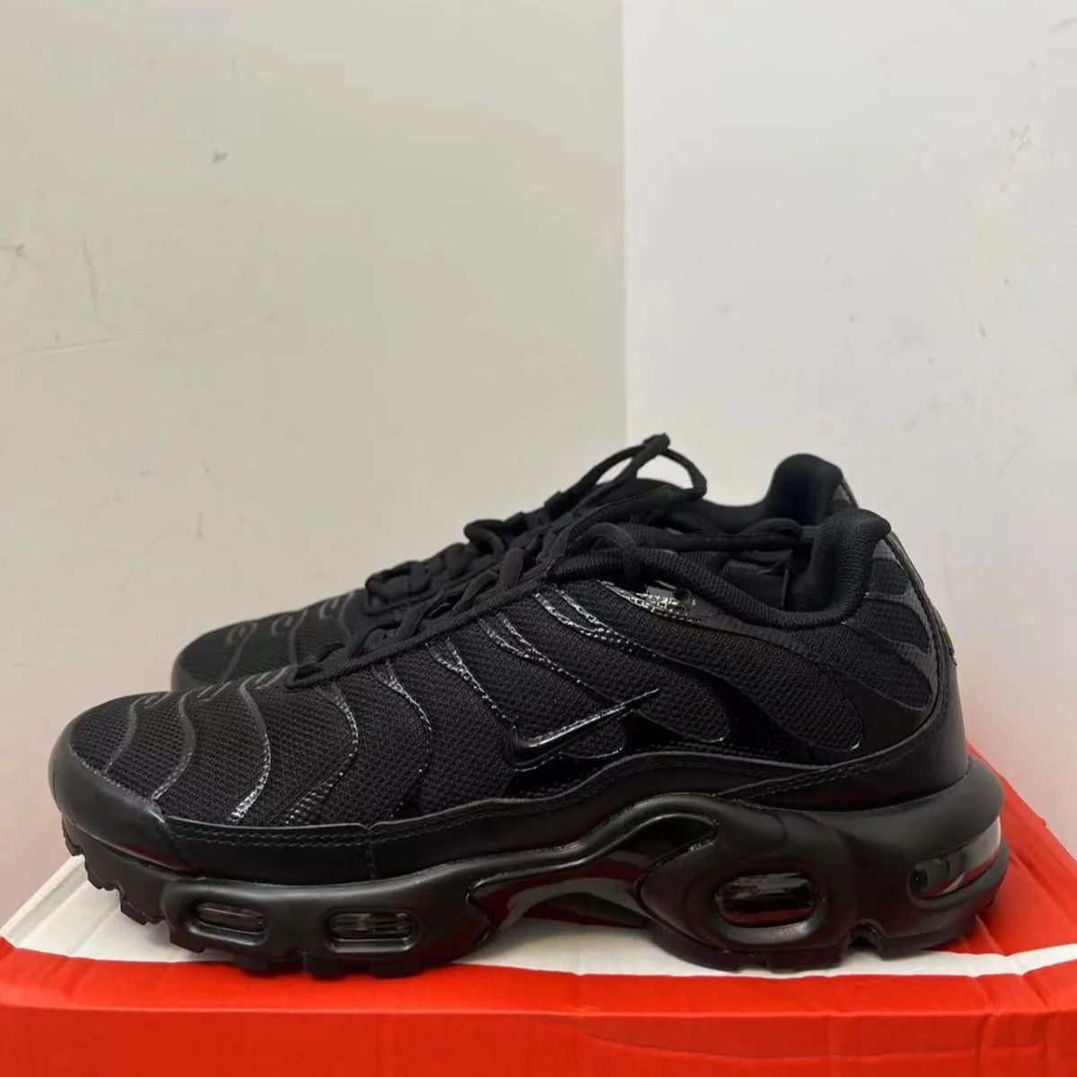 新品未使用 ナイキ Nike Air Max Plus スニーカー