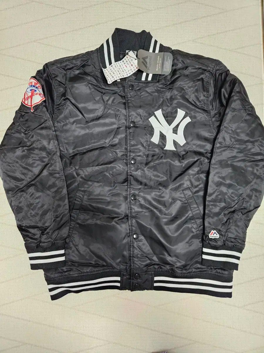 Majestic(マジェスティック) ニューヨーク・ヤンキース サテン