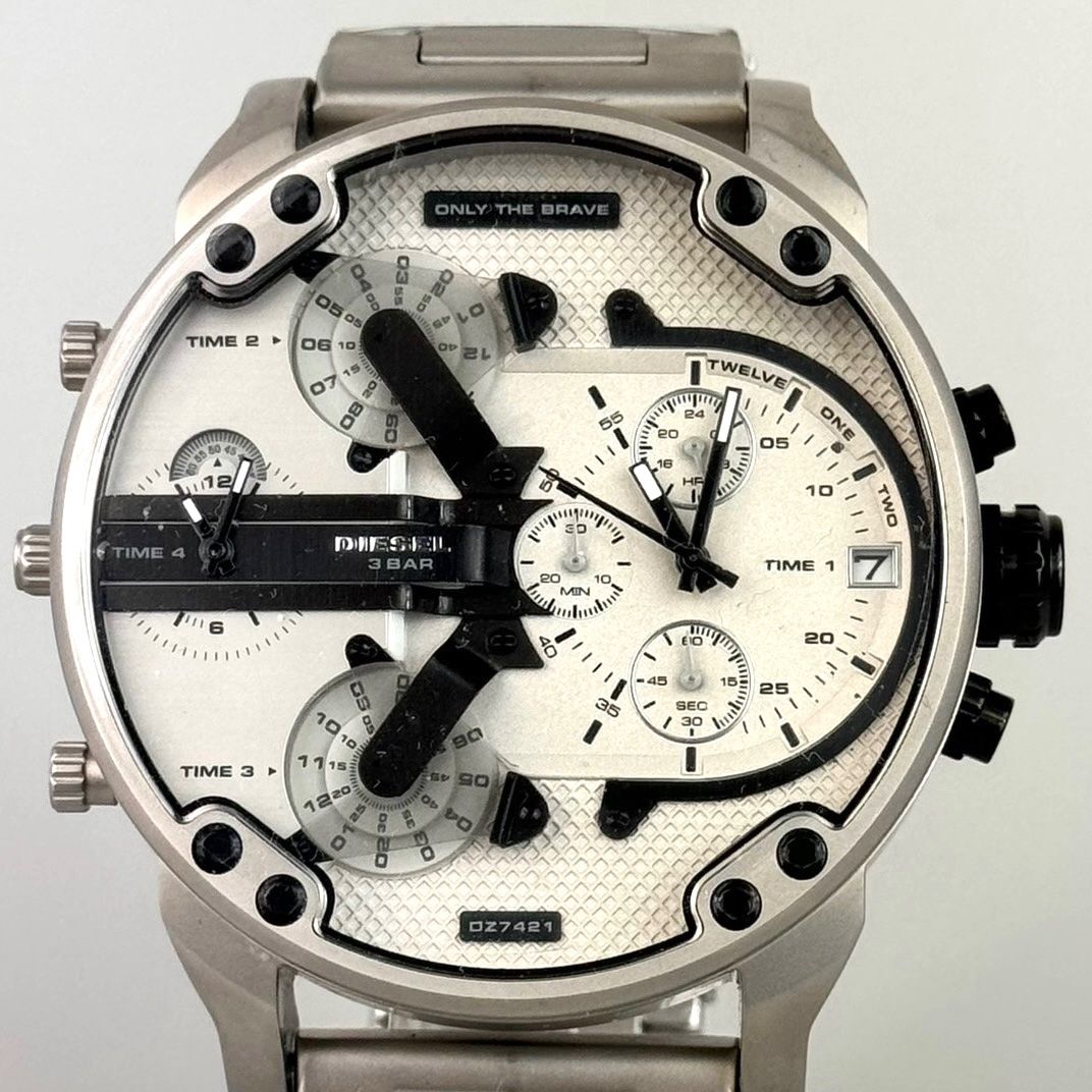 【美品・電池交換済み】ディーゼル　DIESEL　ミスターダディ　MR.DADDY　DZ−7421　クォーツ　白　クロノグラフ　デイト表示 美品・電池交換済み】ディーゼル DIESEL ミスターダディ MR.DADDY DZ