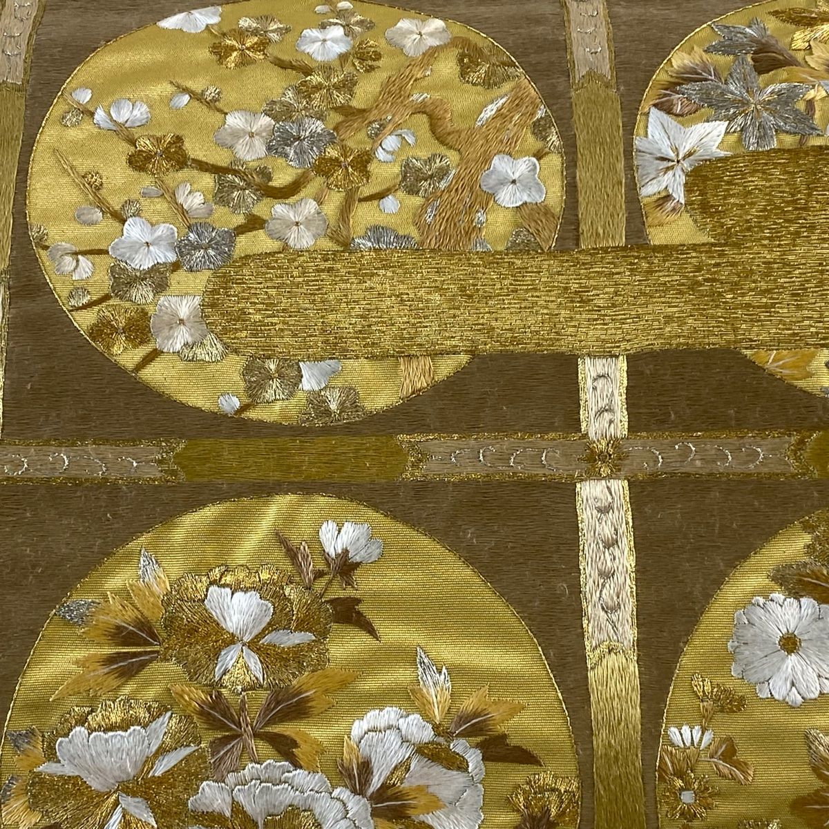 金色 お太鼓柄