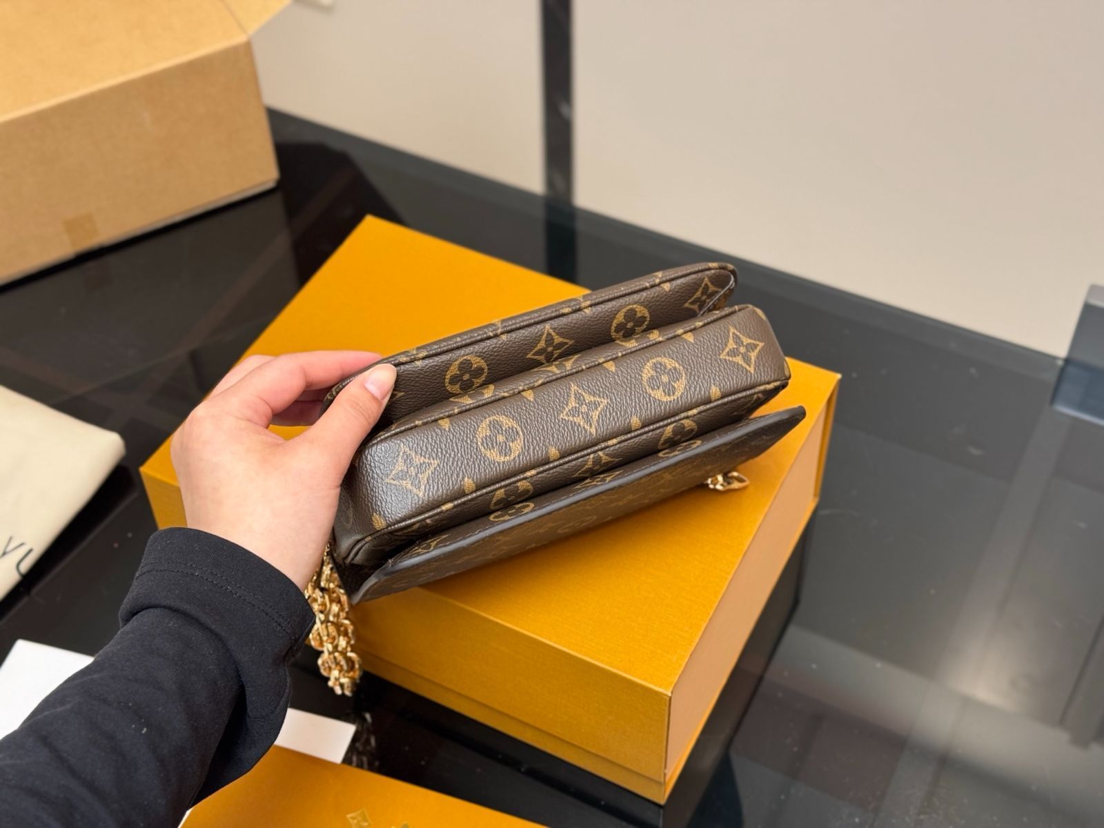 ルイヴィトン　ジベシエール　メッセンジャーバッグ　モノグラム　24092712 今日特価】LV Monogram Messenger Bag ルイ・ヴィトン
