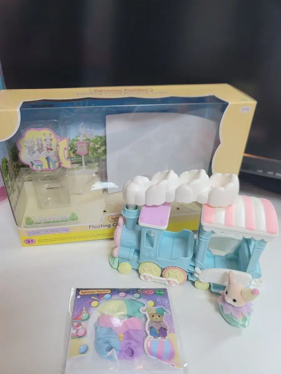Sylvanian Families シルバニアファミリー 虹 雲 列車 ＋ クラウン コスチューム 衣装 服 5702 フェネックフォックス