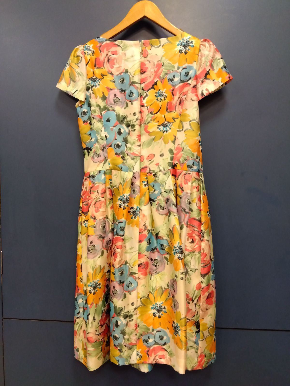 M9 エムズグレイシーワンピース 40サイズ 水彩フラワーバターン オケージョン◎女子会◎お食事会◎ 華やかM s Gracy