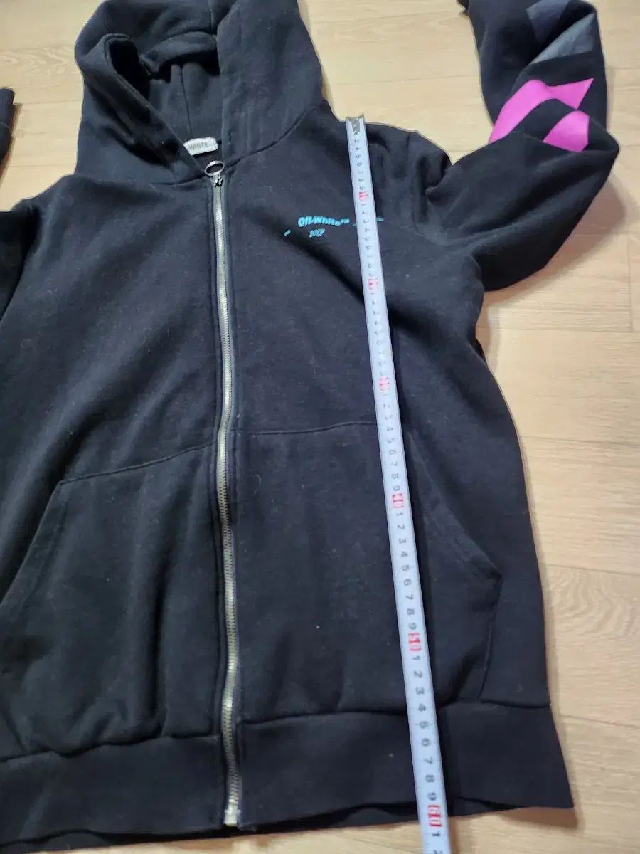 Off-White オフホワイト