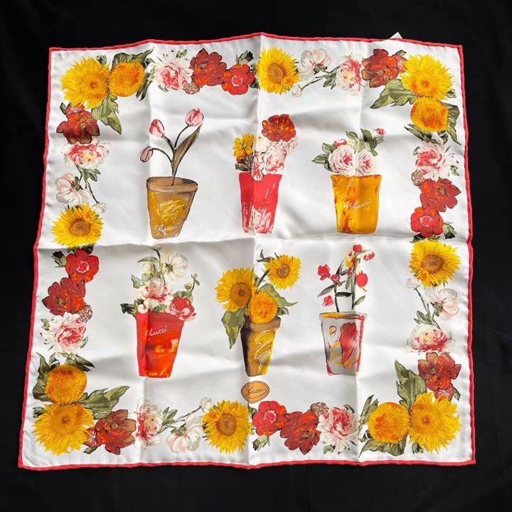 GUCCI　グッチ　スカーフ　ポケットチーフ　ヒマワリ　花　シルク GUCCI グッチ スカーフ ポケットチーフ ヒマワリ 花 シルク