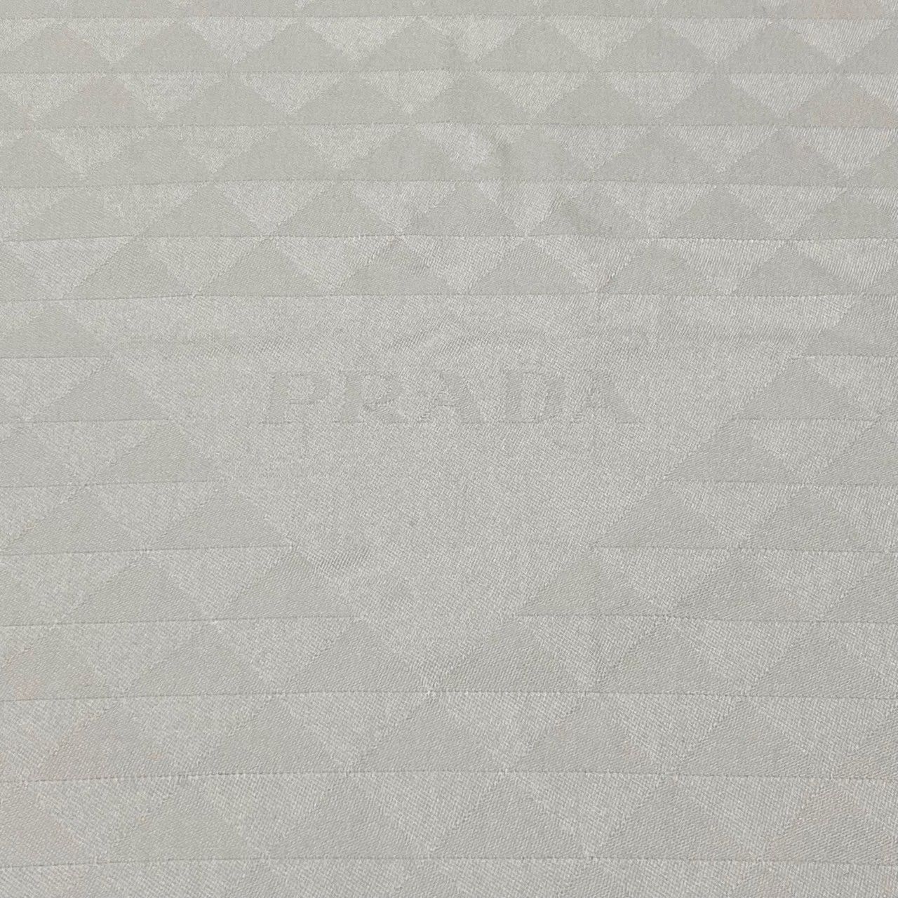 プラダ トライアングル