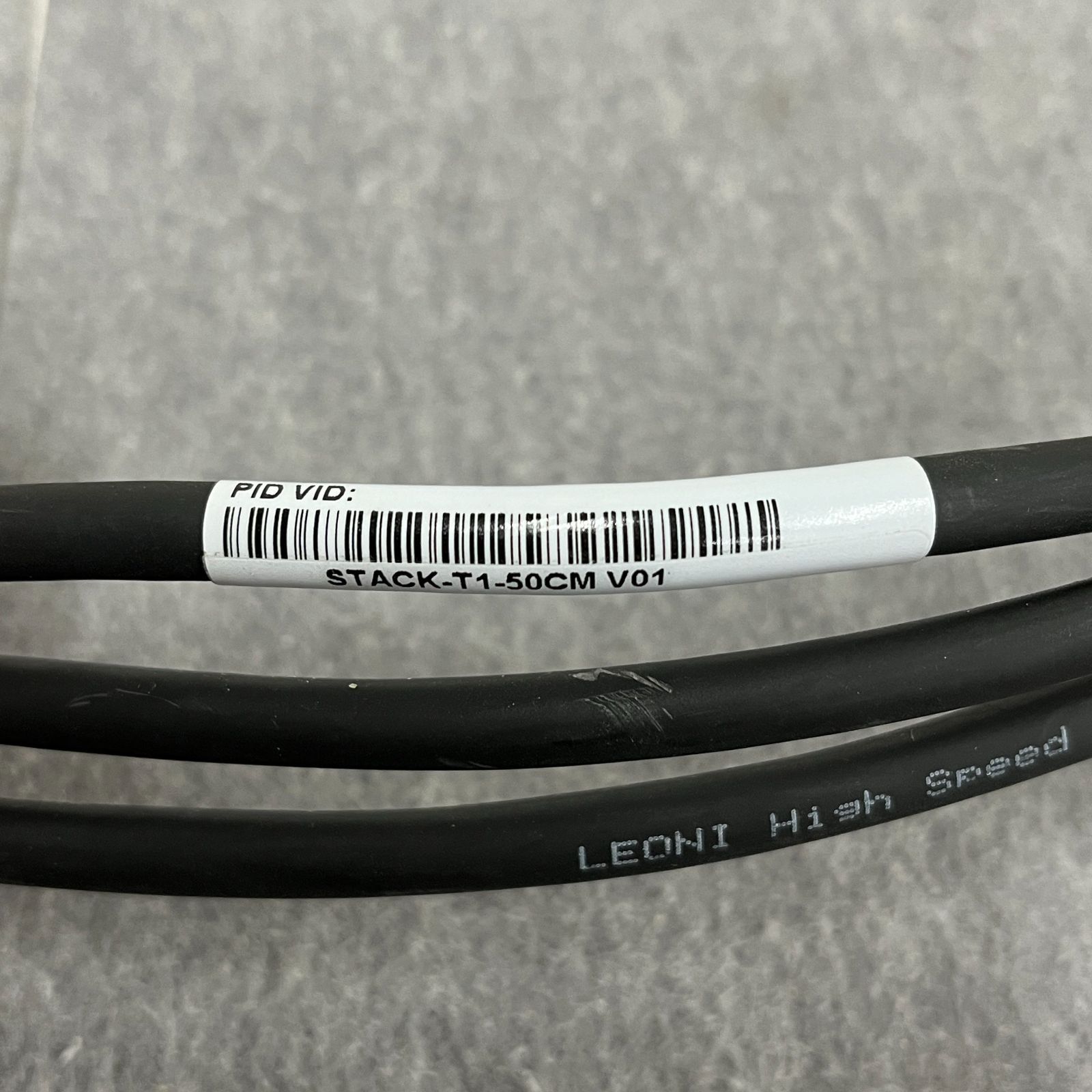 Cisco STACK-T2-50CM V03 スタッキングケーブル x 4本 Cisco STACK-T2-50CM - GenuineModules.com