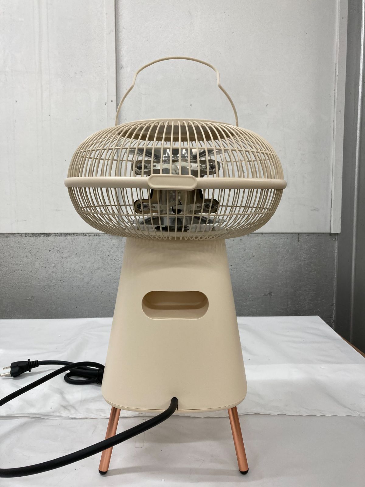 ☆未使用☆SOTHINGハロゲンヒーター、カーボンヒーター、電気ストーブ