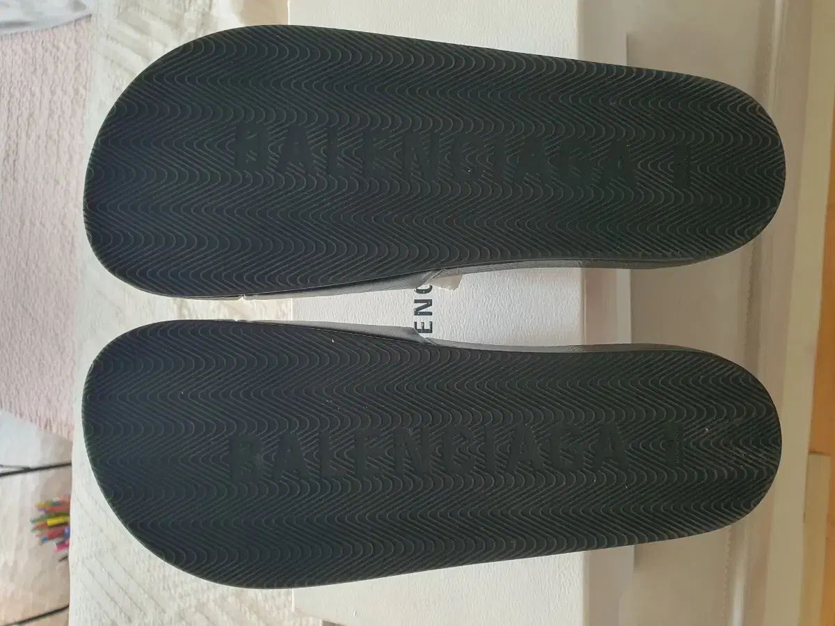 BALENCIAGA
