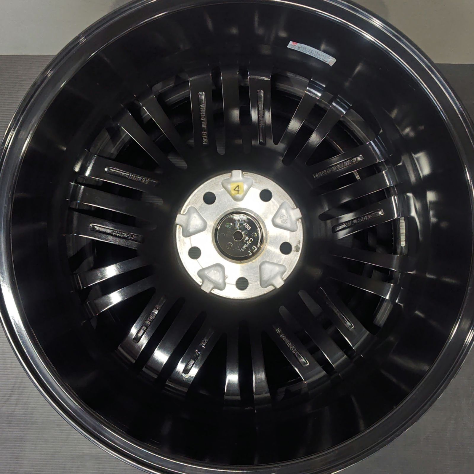 タグ付 クラウン クロスオーバー 18インチスタッドレスVRX3 ‼‼