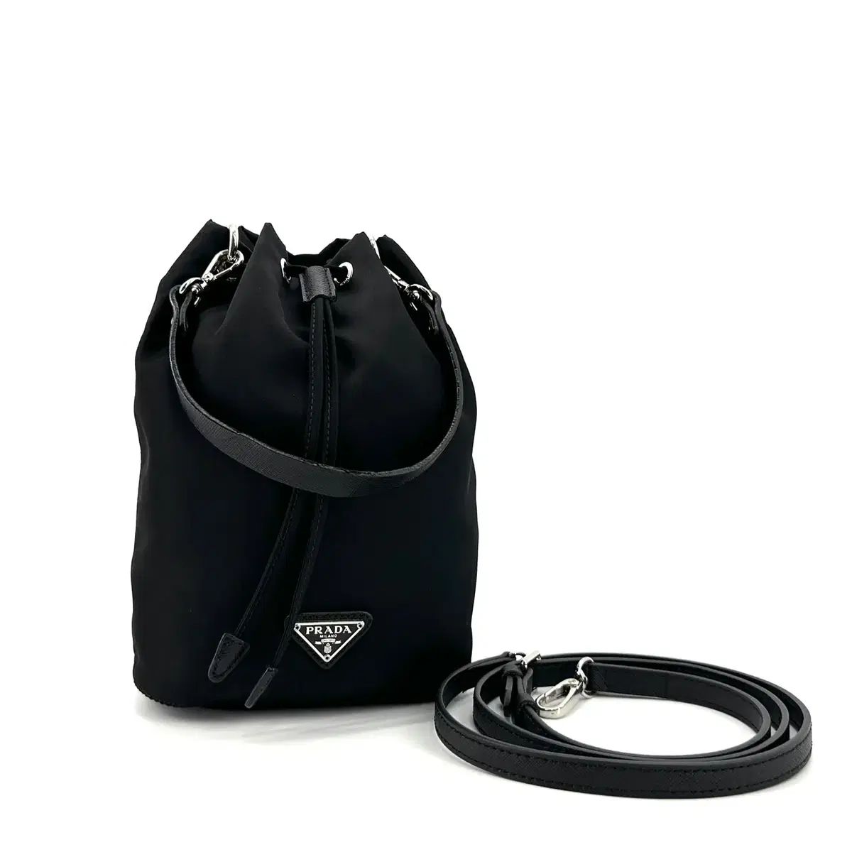 PRADA(プラダ) Re-Nylon 巾着 ポーチバッグ 1NA369 - メルカリ