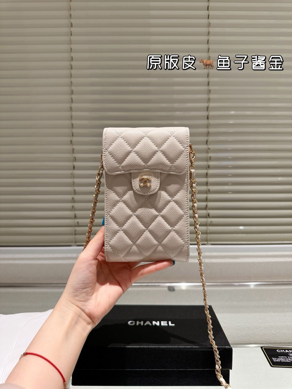 新ハンドルが最強にお洒落★CHANEL★スマホケース★ZIPポケット 新ハンドルが最強にお洒落☆CHANEL☆スマホケース☆ZIPポケット
