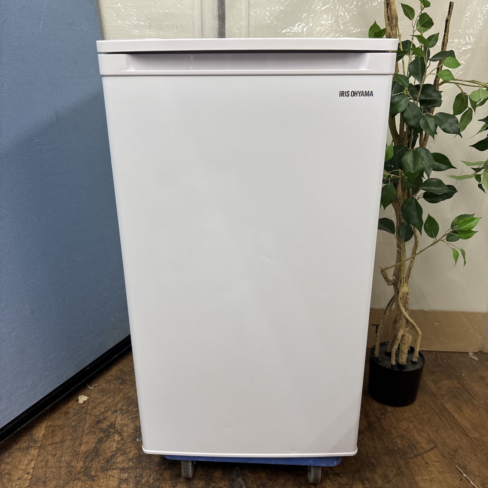 I754 アイリスオーヤマ 冷凍庫 68L 動作 済 クリーニング済