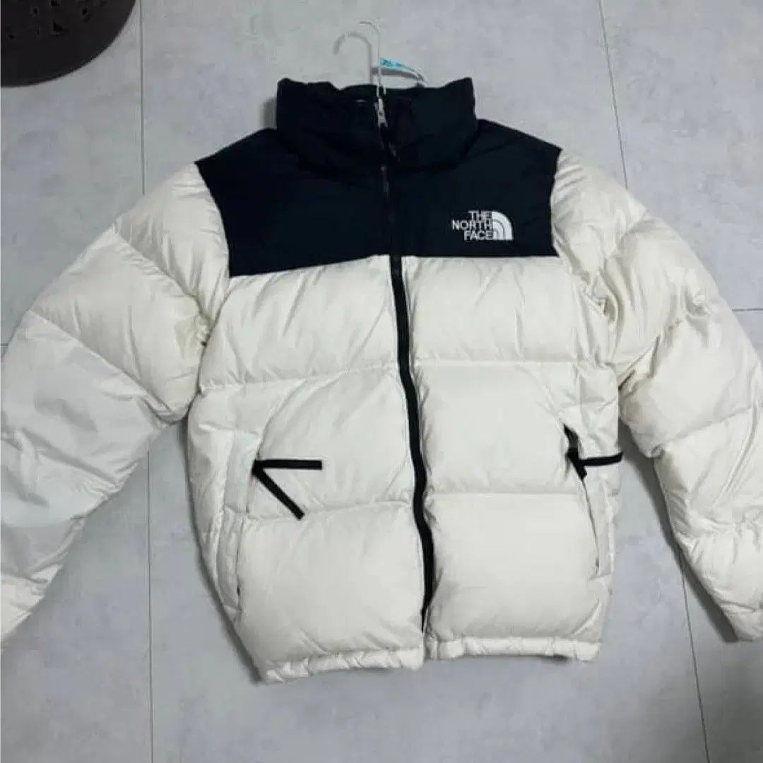 THE NORTH FACE ザノースフェイス ヌプシ ダウン 白 M