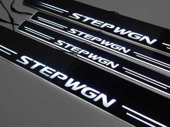 ホンダ 現行型 STEPWGN スカッフプレート ステップワゴンRP系 LED 白 ホワイト シーケンシャル 流れる RP1 RP2 RP3  ４点セット - メルカリ