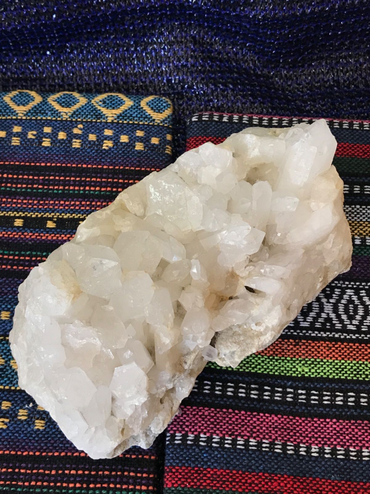 約1.7kg【マダガスカル産/母岩付き水晶/クリスタルクラスター】原石