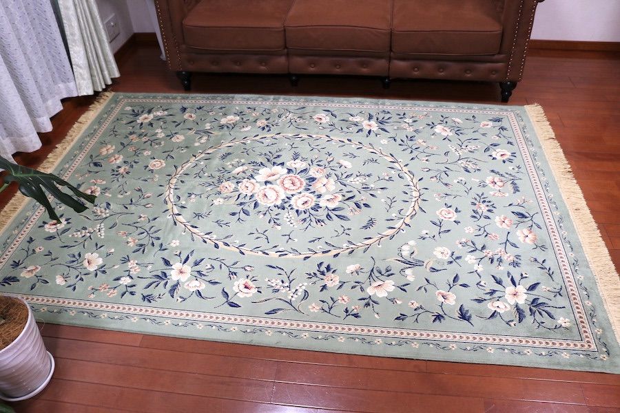 ペルシャ柄絨毯