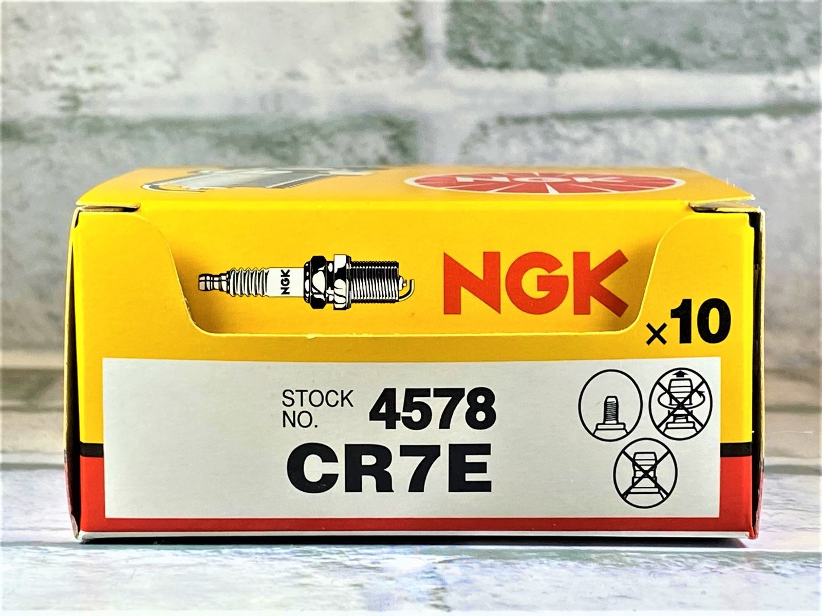 ＮＧＫ　ＣＲ７Ｅ　２本セット　カワサキ　エリミネーター１２５　ＢＮ１２５Ａ　９７ー　適合　新品！