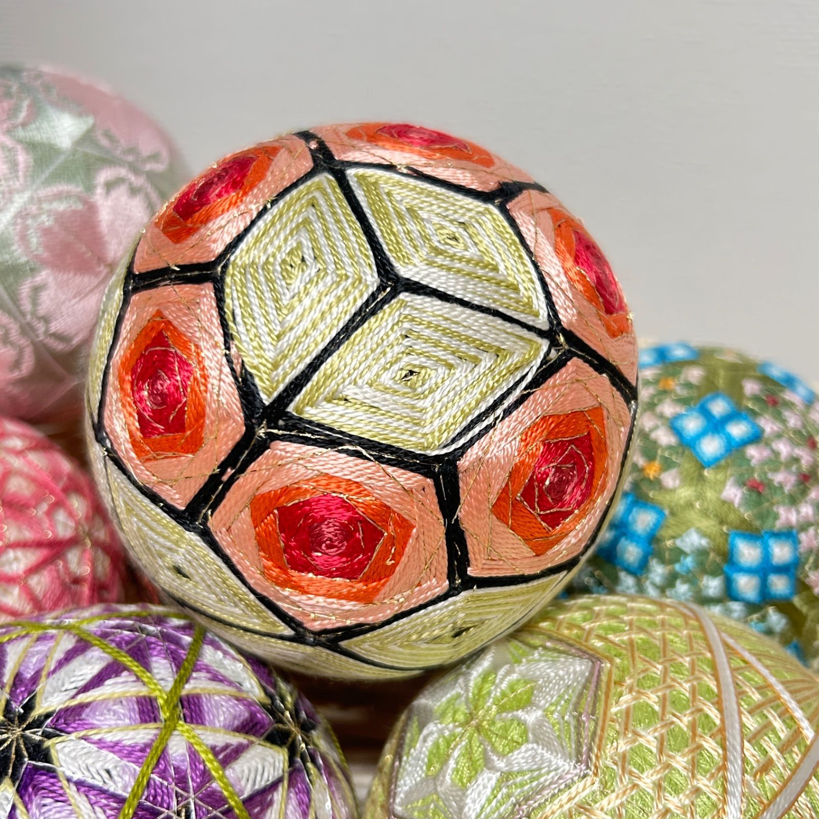 SALE【手毬25-5-7】てまり・手鞠・薔薇柄手まり・手作り・約12cm