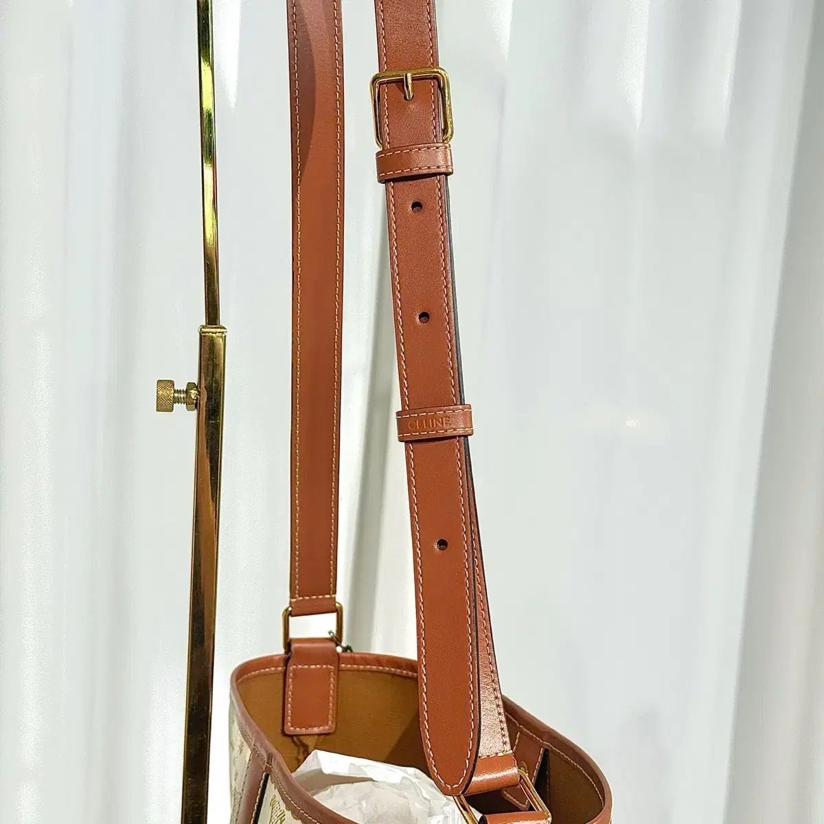 完備 Celine セリーヌ ホワイト トリオンフ スモール バケットバッグ DECORATOM_COM_BR