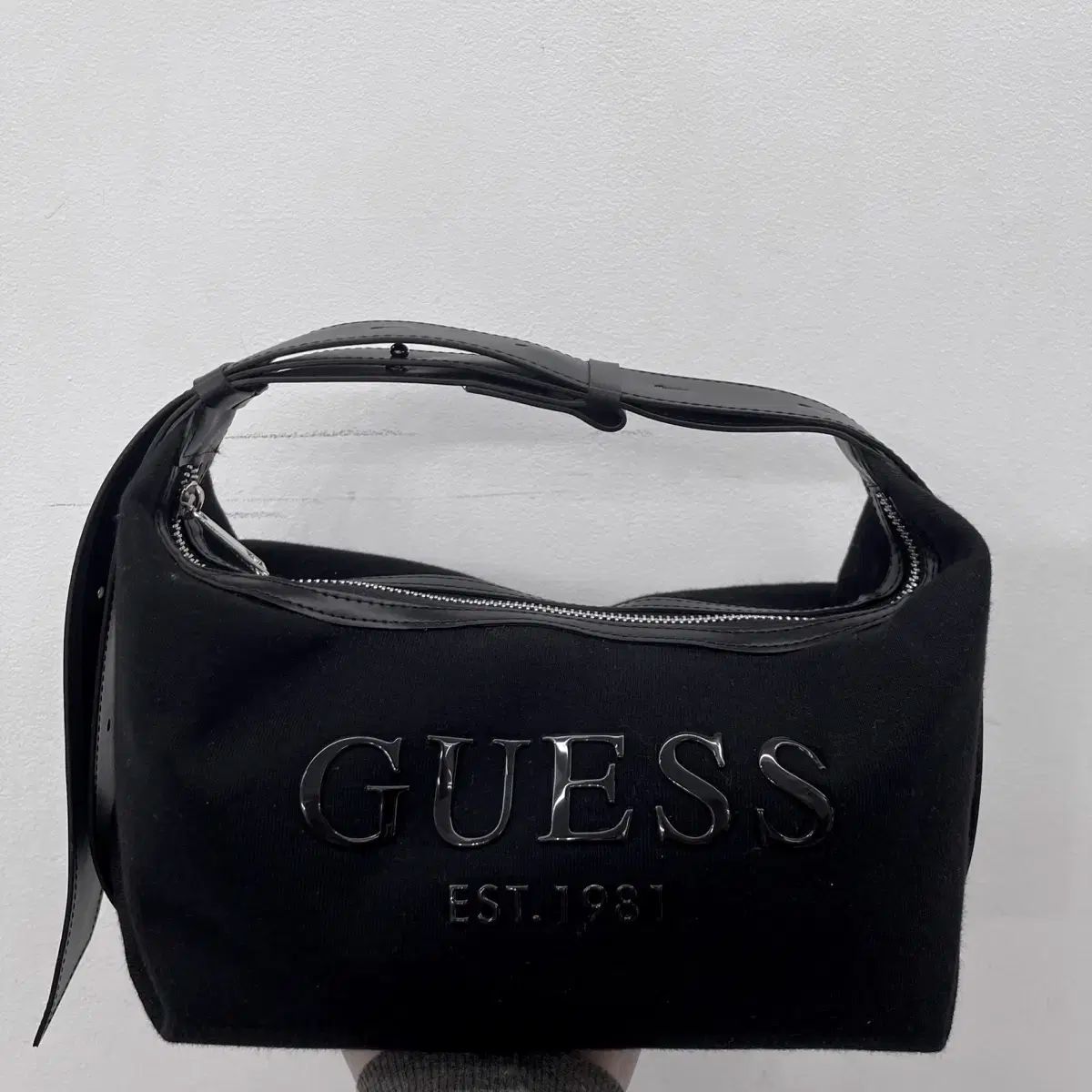 ケリー GUESS ゲス クッションバッグ
