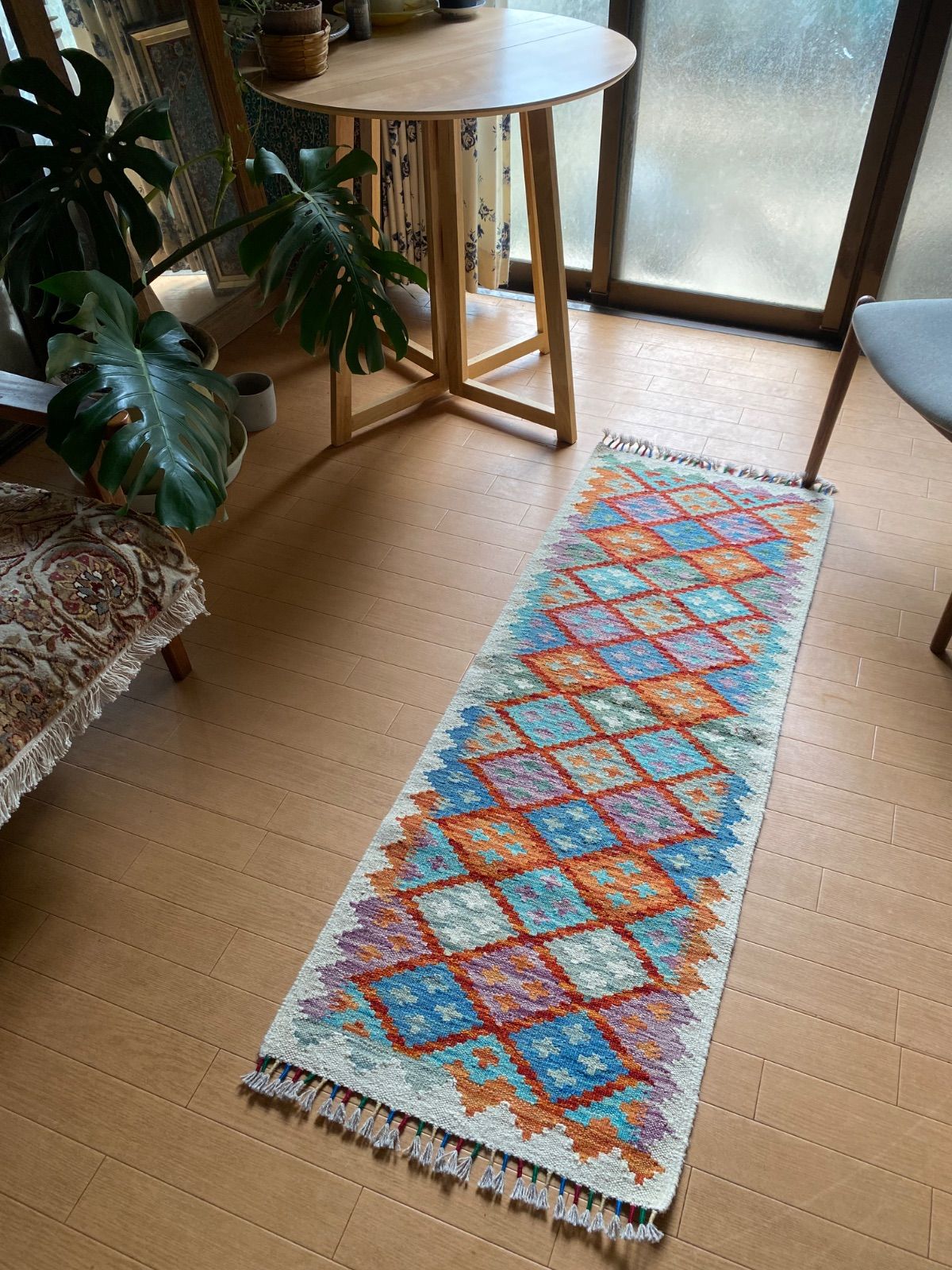 アフガニスタンの手織り草木染リバーシブルのキリム