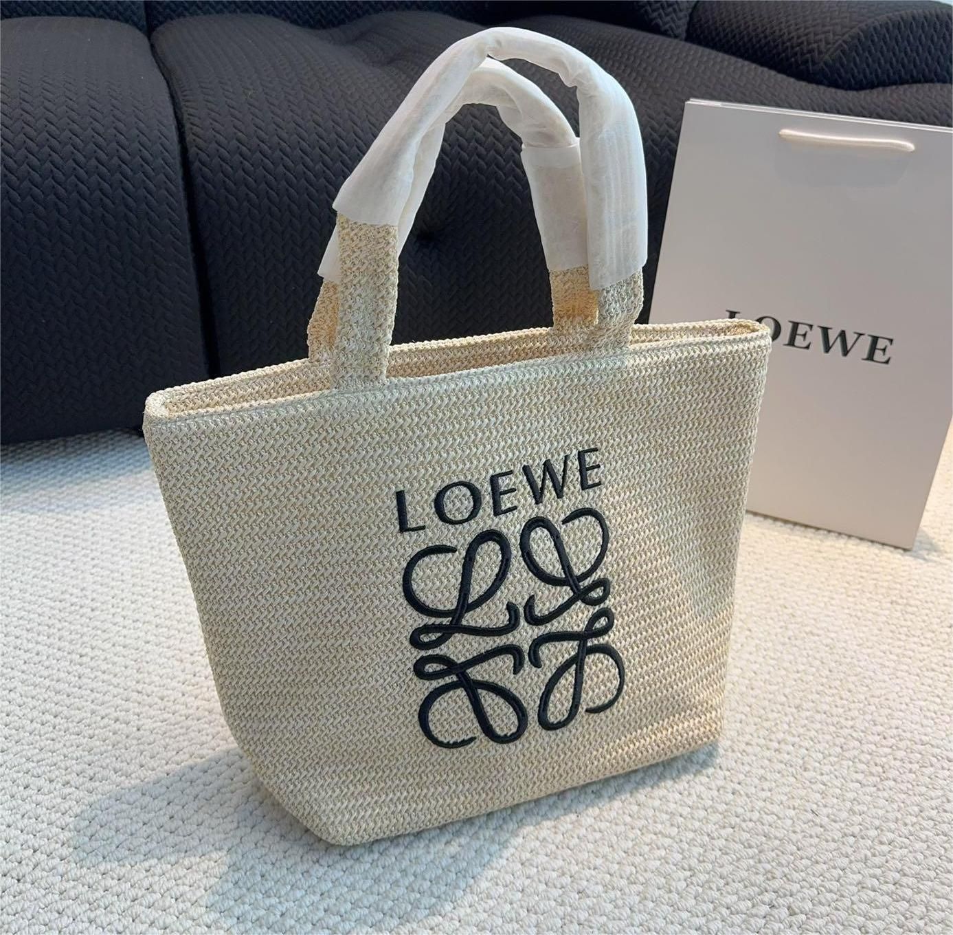 LOEWE ロエベ  編みますハンドバッグ  ベージュ色