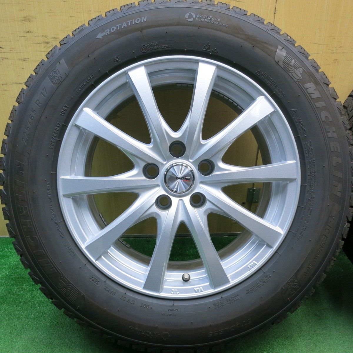 スタッドレス