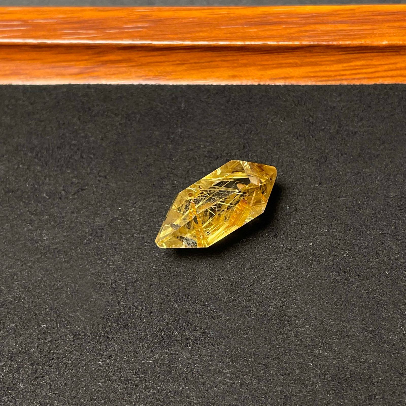 10 OFF 黄金タイチンルチル パワーストーン 天然石 原石 金運 お守り プレゼント1 26 12.2 11.8mm ZZ1550 FORTGASGNV_COM_BR