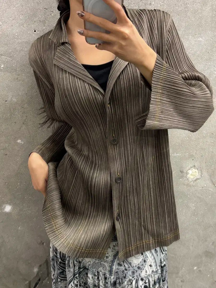 PLEATS PLEASE イッセイミヤケ　カーディガン ジャケット　オリーブ Issey Miyake ISSEY MIYAKE(イッセイミヤケ) オリーブカーキ PLEATS