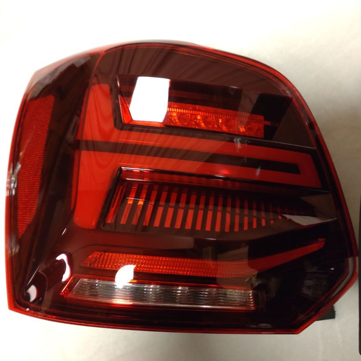 VW ポロ 6R 6C VLAND LEDテールランプ 流れるウインカー 完品 VW ポロ 6R フルLEDテールランプ 流れるウィンカー VLAND 極美品