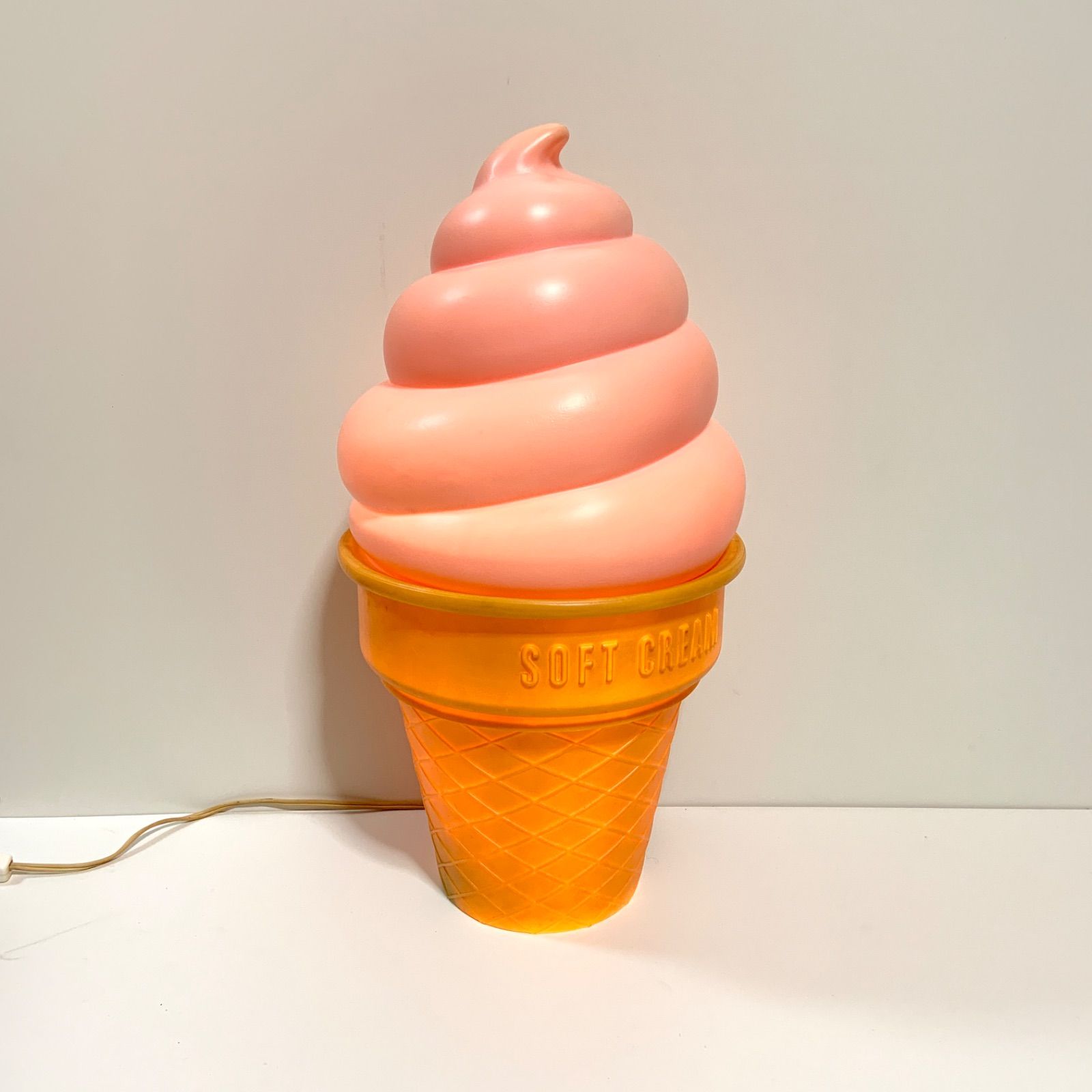 90s Pink color soft serve ice cream strawberry light ソフト