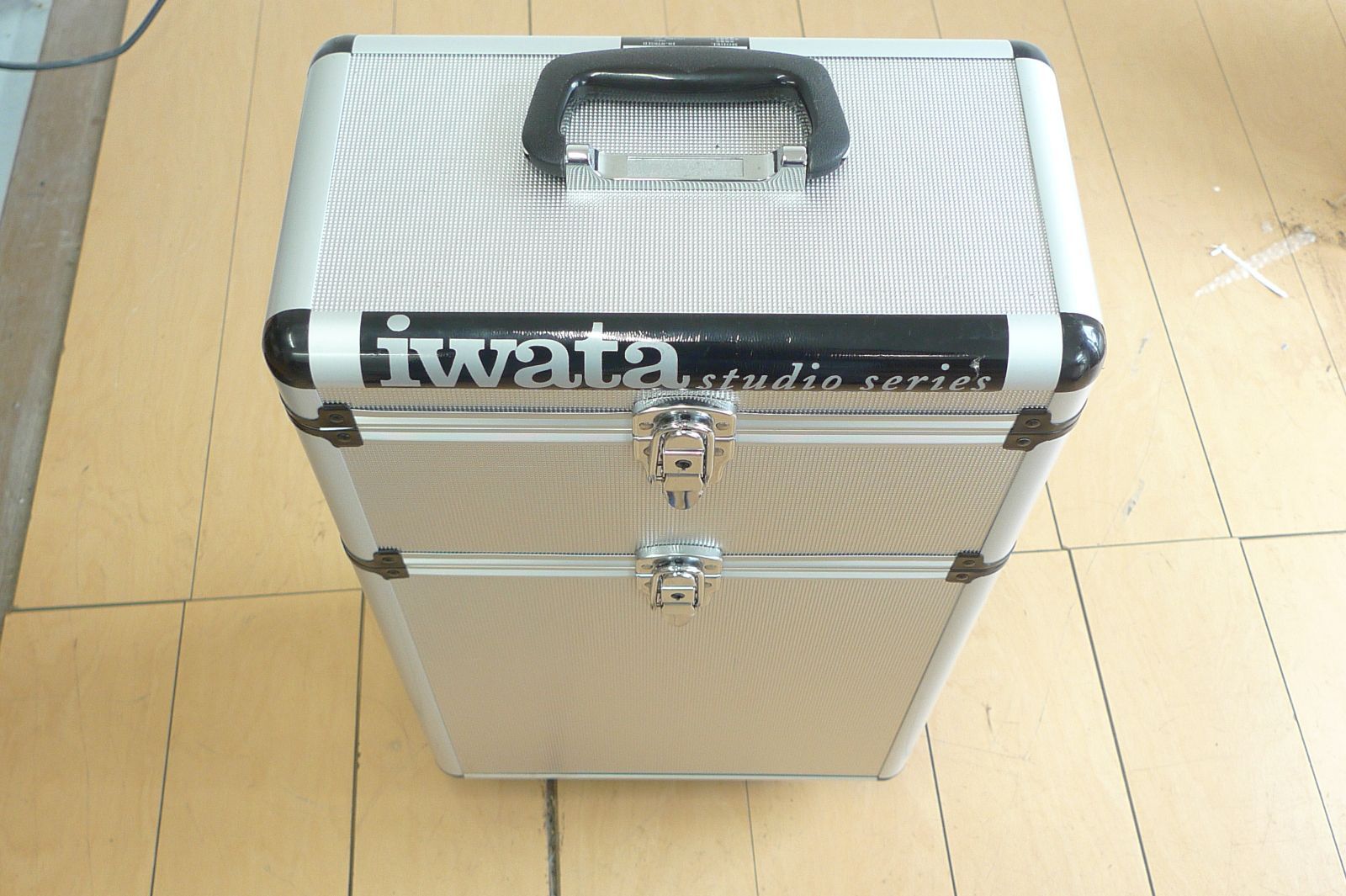 アネスト岩田エアーコンプレッサー  #殆ど使わず放置してました アネスト岩田エアーコンプレッサー #殆ど使わず放置してました