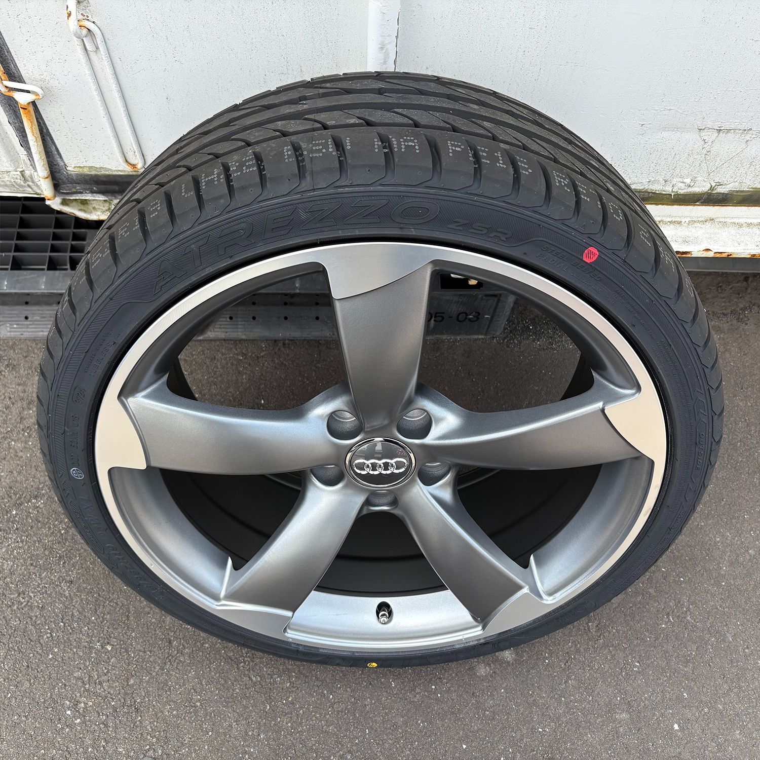 アウディTT A3 A4 新品19インチホイール Audi 国産タイヤ A3(8V) A4(8K / 8W) TT(8J)19インチ 新品タイヤ